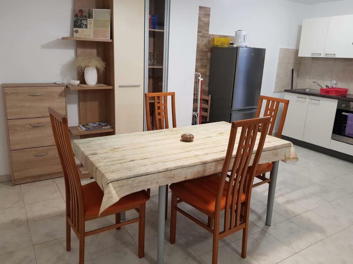 Apartment Natali Brsec Bagian luar foto