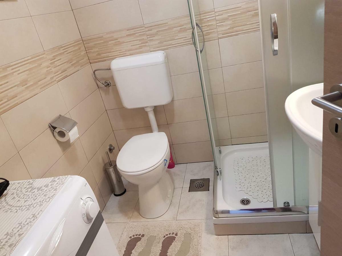 Apartment Natali Brsec Bagian luar foto