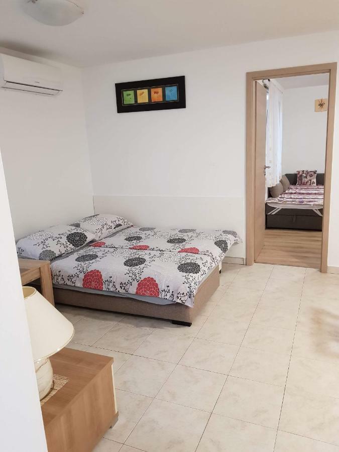 Apartment Natali Brsec Bagian luar foto