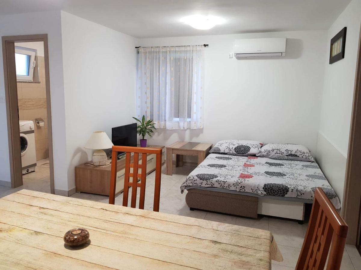 Apartment Natali Brsec Bagian luar foto