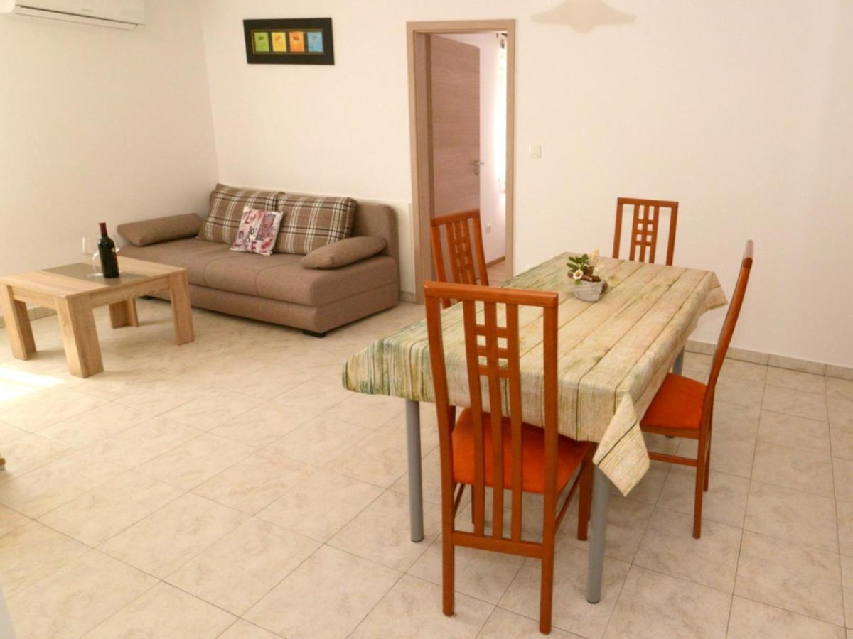 Apartment Natali Brsec Bagian luar foto