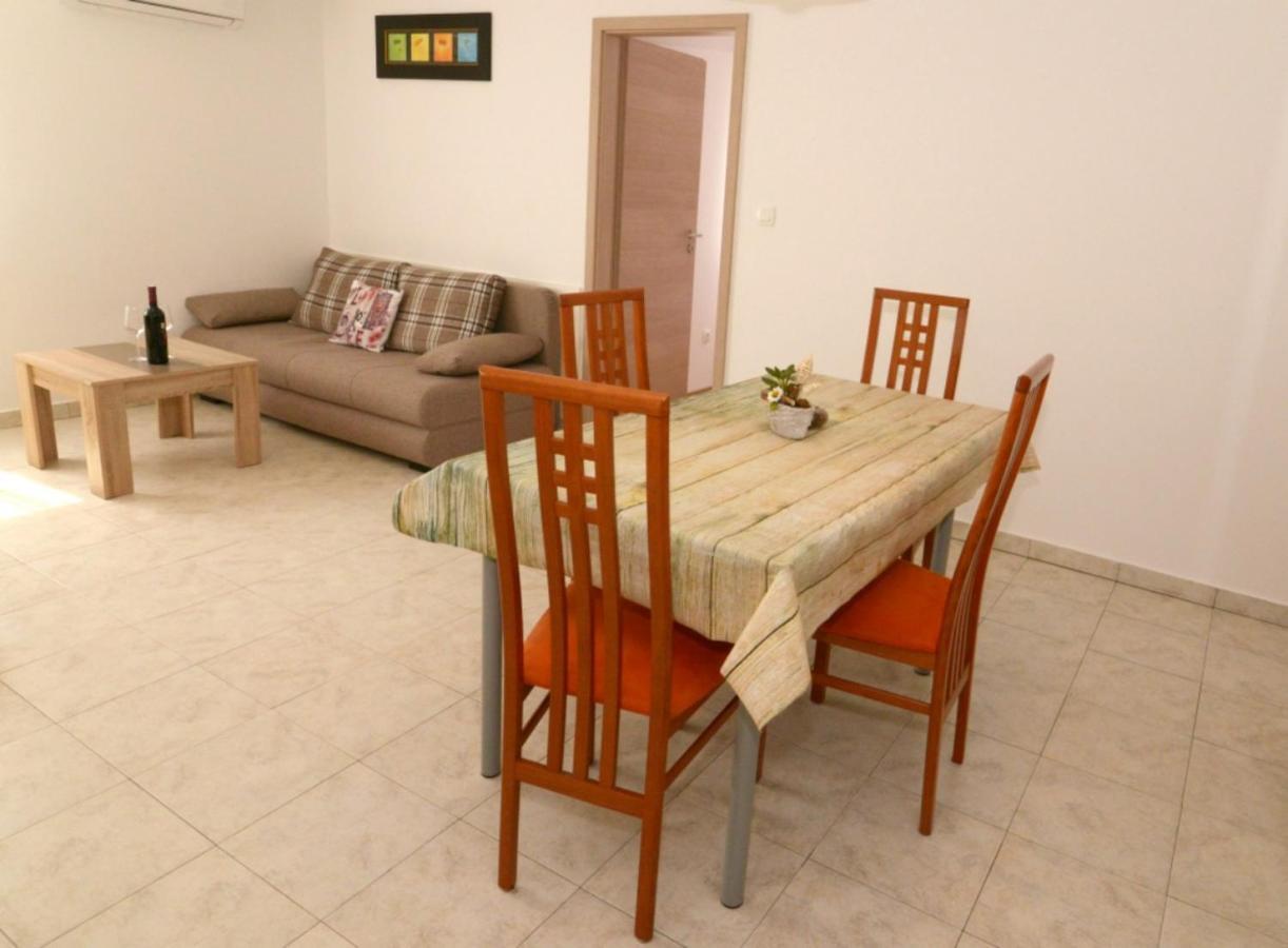 Apartment Natali Brsec Bagian luar foto